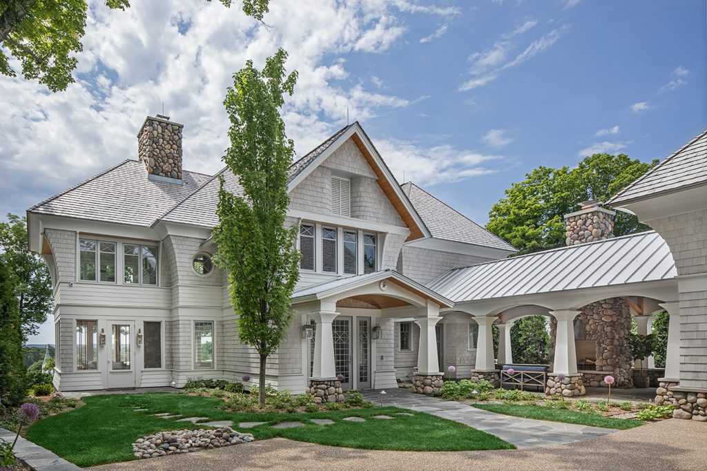 beauty-on-the-bluff-back-exterior-hero