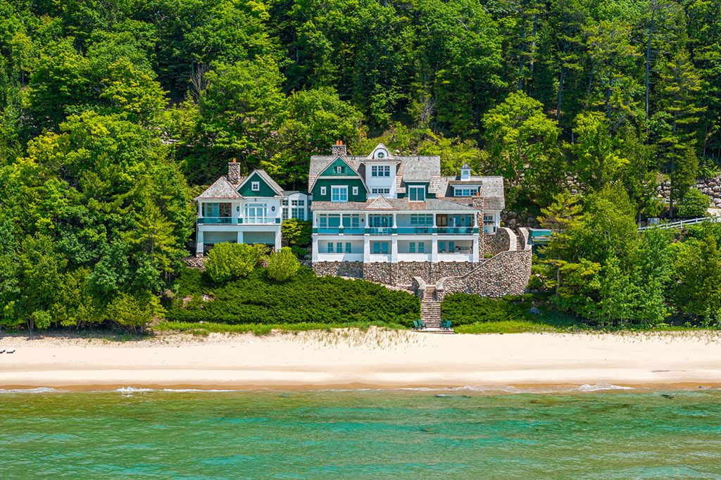 lakeshore-lovely-beach-exterior-hero