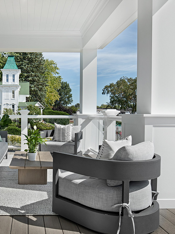 happy-in-harbor-front-porch-outside-living